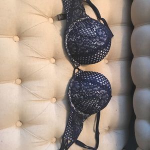 VS Push-up Bra - Never Worn - 32D